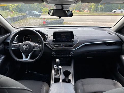 Used 2025 Nissan Altima 2.5 SV FWD image 29