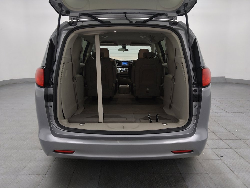 Used 2020 Chrysler Voyager LX FWD image 29