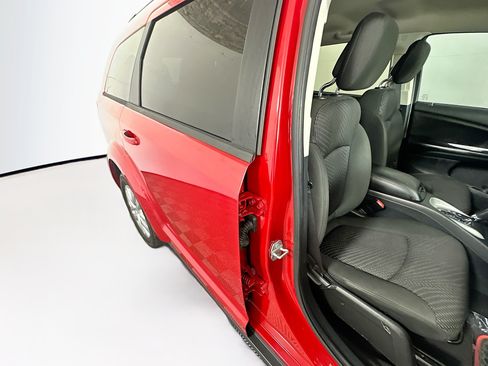 Used 2019 Dodge Journey SE FWD image 28