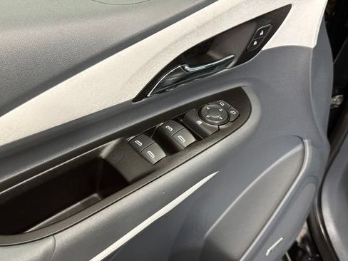 Used 2020 Chevrolet Bolt Premier w/ Infotainment Package FWD image 14