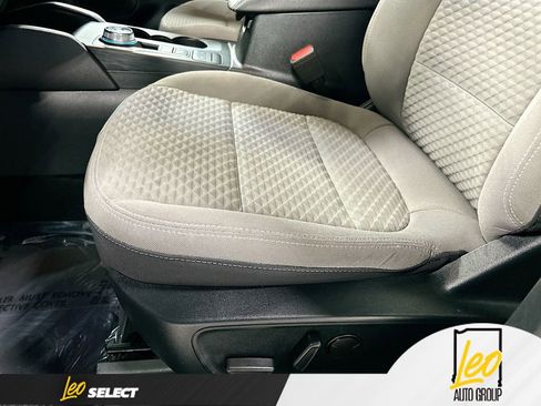 Used 2022 Ford Escape SE image 18