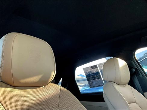 Used 2023 Porsche Cayenne AWD/4WD image 14