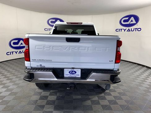 Used 2024 Chevrolet Silverado 2500 LT AWD/4WD image 4