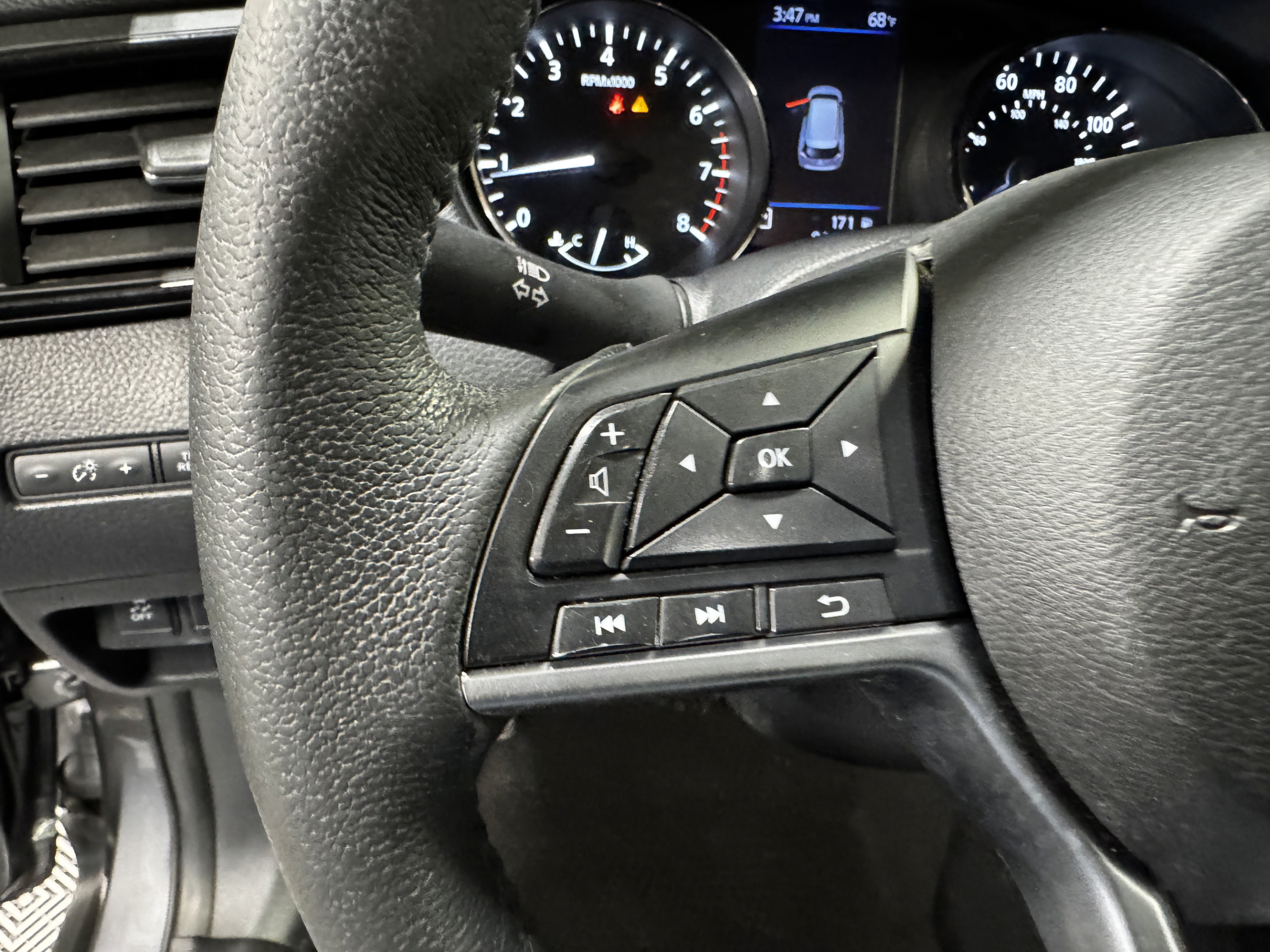 Used 2019 Nissan Rogue SV FWD image 18
