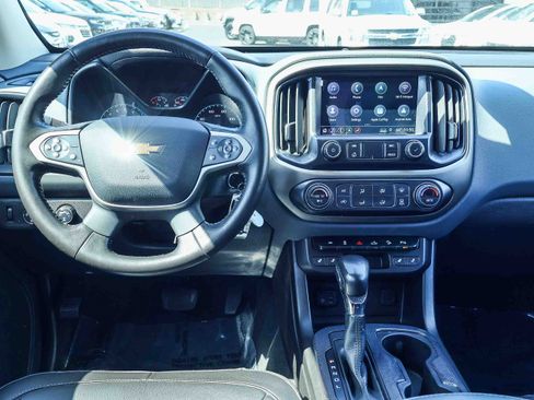 Used 2022 Chevrolet Colorado Z71 AWD/4WD image 3