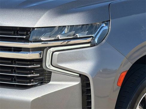 Used 2021 Chevrolet Suburban LT image 4