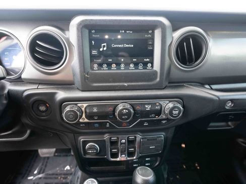 Used 2023 Jeep Wrangler Unlimited AWD/4WD image 17