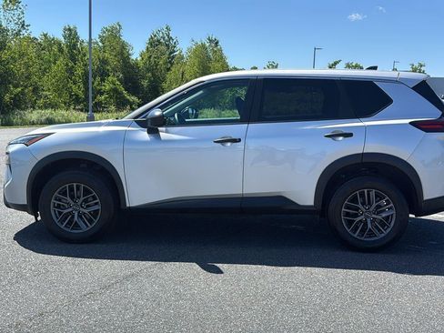 Used 2025 Nissan Rogue S AWD/4WD image 9