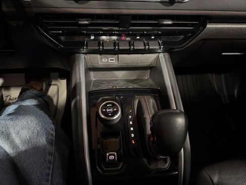 Used 2023 Chevrolet Colorado Z71 w/ Z71 Convenience Package 2 image 27