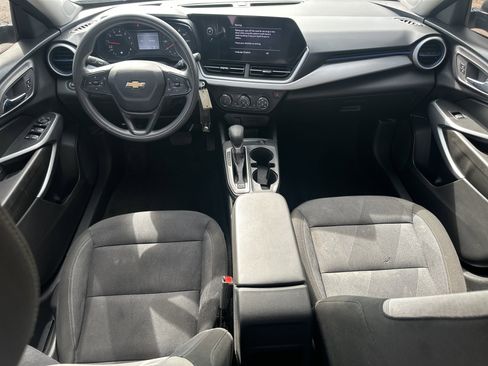 Used 2025 Chevrolet Trax LS w/ LS Convenience Package FWD image 22