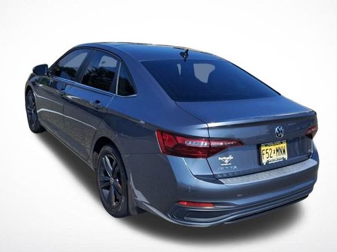 Used 2023 Volkswagen Jetta SE FWD image 4