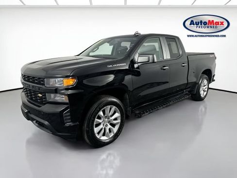 Used 2020 Chevrolet Silverado 1500 Custom w/ Custom Value Package AWD/4WD image 4