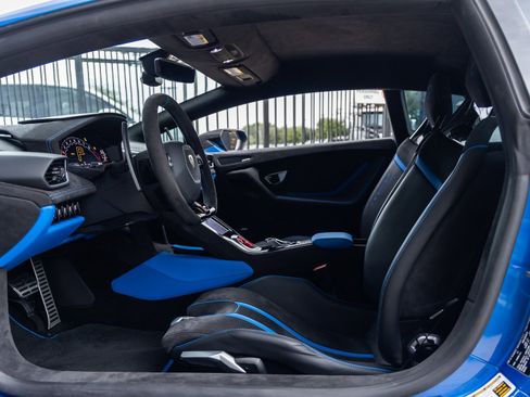 Used 2023 Lamborghini Huracan Tecnica image 28