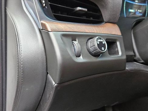 Used 2018 Cadillac Escalade Luxury image 11