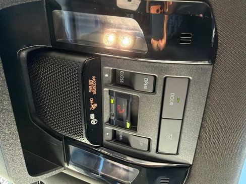 Used 2025 Lexus GX 550 w/ Accessory Package (2T) AWD/4WD image 17