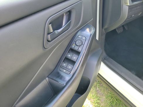 Used 2024 Nissan Rogue S FWD image 17
