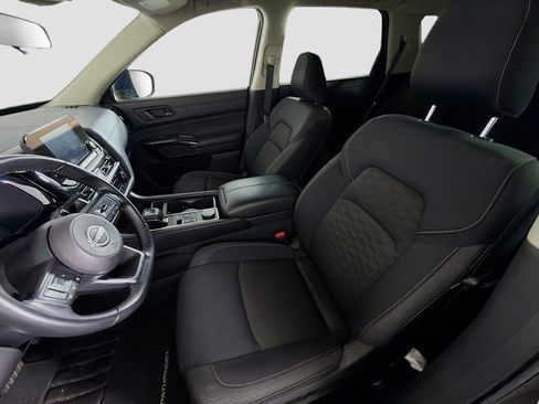 Used 2025 Nissan Pathfinder SV AWD/4WD image 13