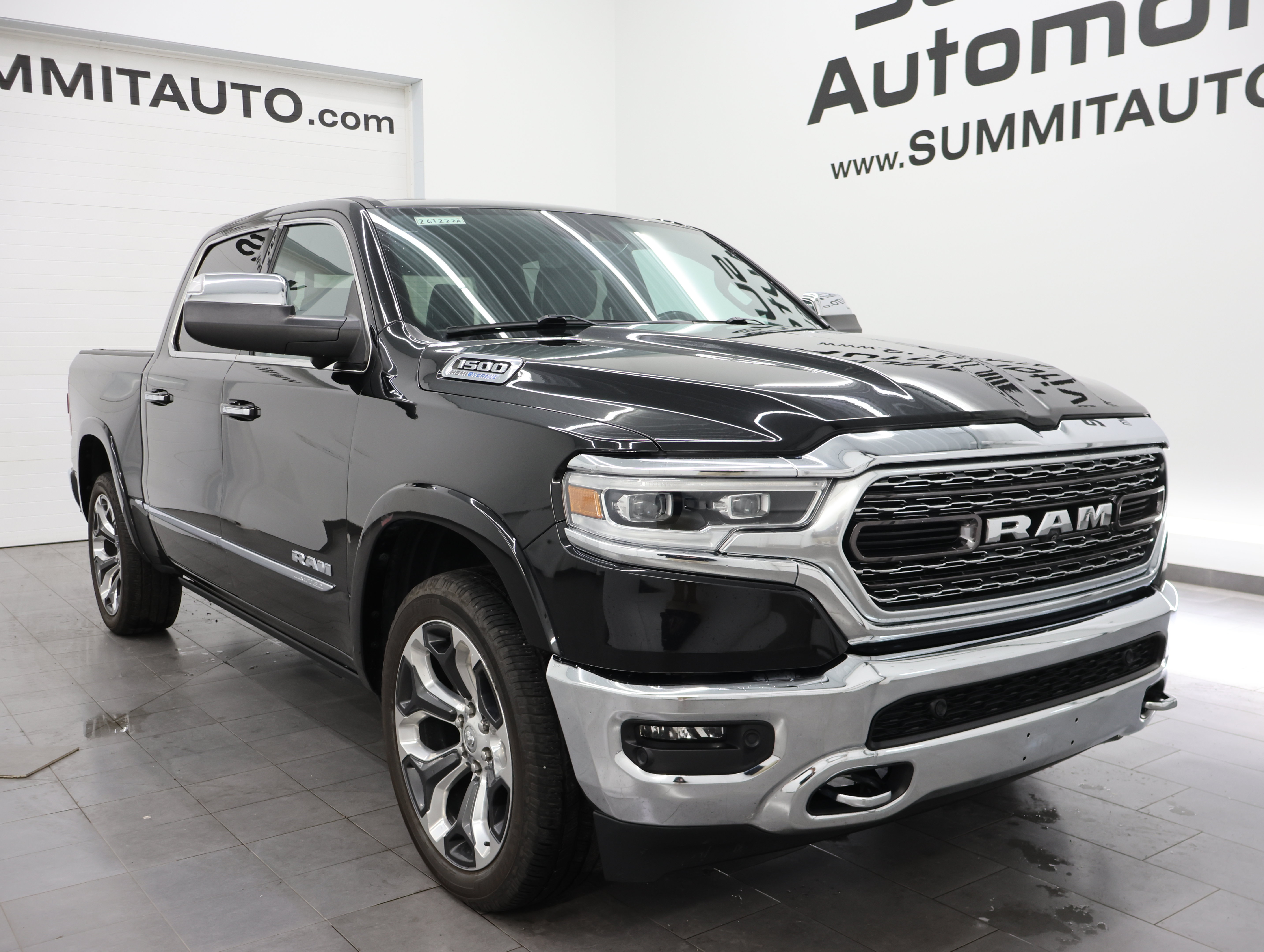 Used 2022 RAM 1500 Limited AWD/4WD image 2