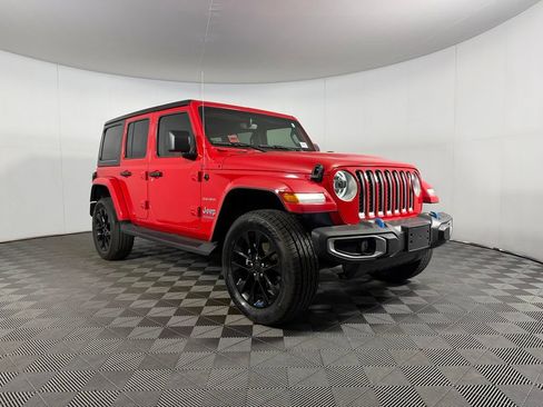 Used 2023 Jeep Wrangler Unlimited Sahara w/ Cold Weather Group AWD/4WD image 5