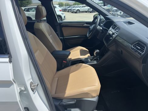 Used 2024 Volkswagen Tiguan SE image 27