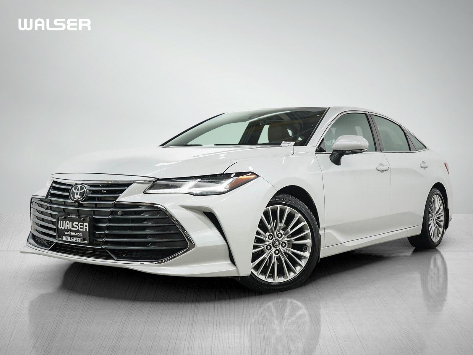 Used 2019 Toyota Avalon Limited FWD image 1