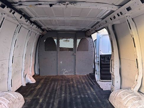Used 2013 Chevrolet Express 2500 RWD image 16