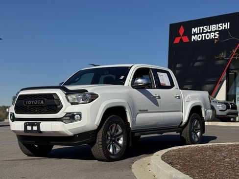 Used 2017 Toyota Tacoma Limited image 7