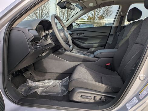 Certified 2025 Honda Accord SE image 14