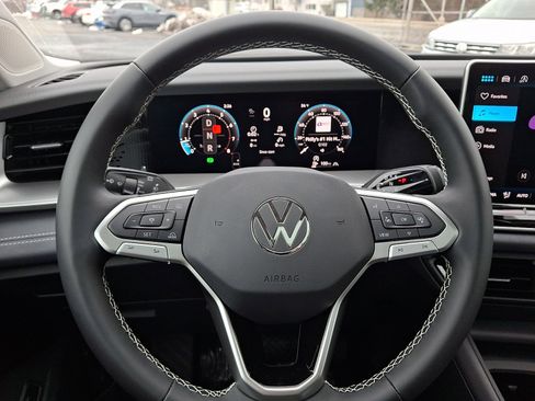 New 2026 Volkswagen Tiguan SE AWD/4WD image 14