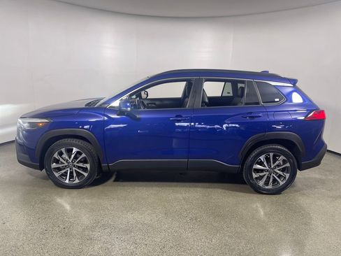 Certified 2022 Toyota Corolla Cross XLE image 6