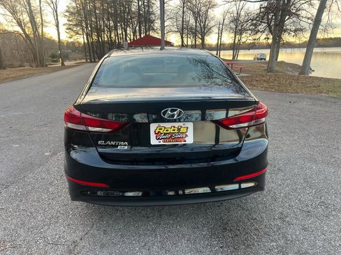 Used 2018 Hyundai Elantra SE image 5