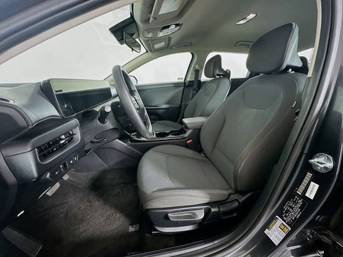 Used 2025 Kia K4 LXS image 13