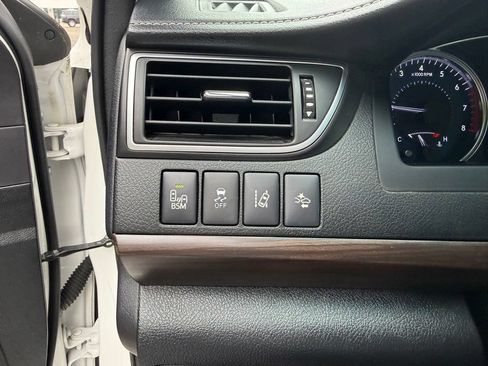 Used 2017 Toyota Camry XLE w/ Moonroof Package FWD image 22