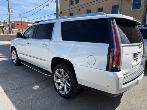 Used 2018 Cadillac Escalade ESV Luxury RWD image 7