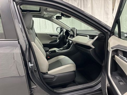 Used 2025 Toyota RAV4 XLE Premium image 56
