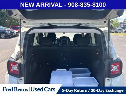 Used 2017 Jeep Renegade Latitude AWD/4WD image 9