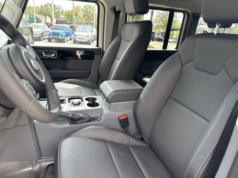 New 2026 INEOS Grenadier Fieldmaster Edition AWD/4WD image 13