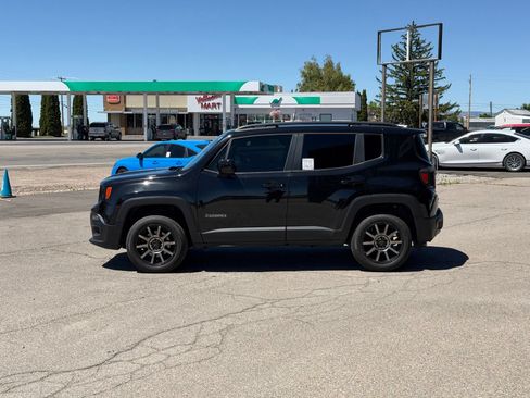 Used 2018 Jeep Renegade Latitude w/ Cold Weather Group AWD/4WD image 11