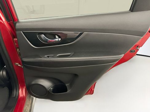 Used 2017 Nissan Rogue SL w/ SL Premium Package image 33