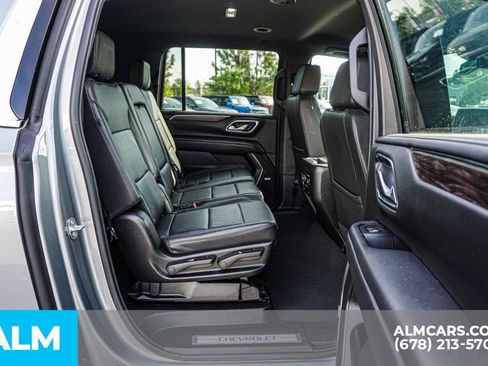 Used 2024 Chevrolet Suburban LT RWD image 24