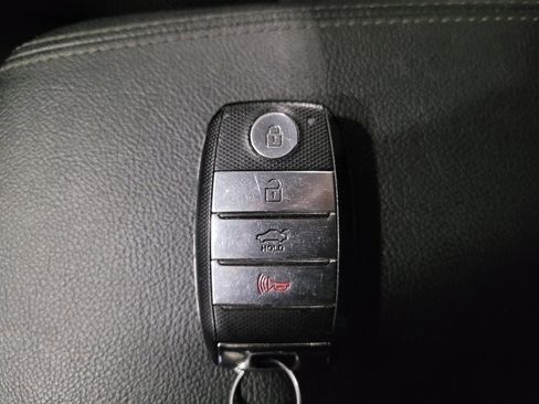 Used 2019 Kia Optima S image 32