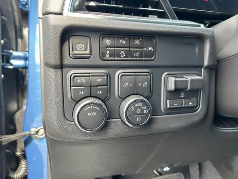 New 2025 Chevrolet Suburban Premier w/ Sun And Tow Package image 21