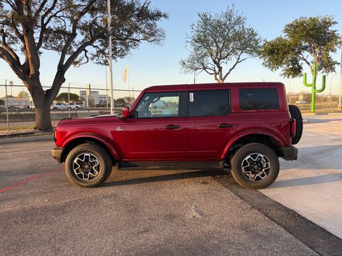 New 2026 Ford Bronco Outer Banks AWD/4WD image 2