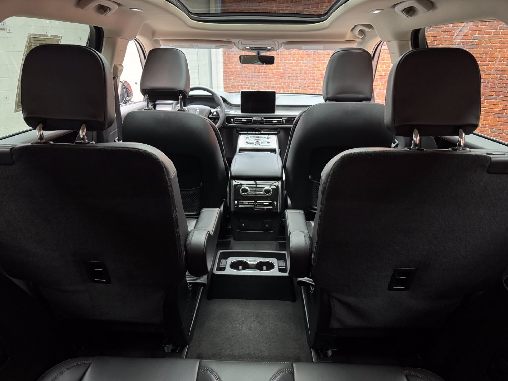 Used 2024 Lincoln Aviator AWD w/ Premium Package image 29