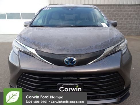 Used 2022 Toyota Sienna LE image 8