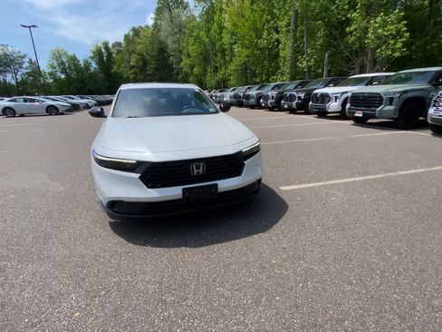 Used 2023 Honda Accord Sport image 3