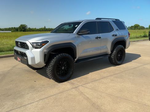 Used 2025 Toyota 4Runner TRD Off-Road image 4