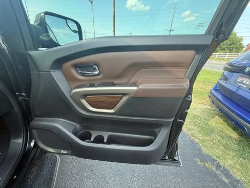 Used 2020 Nissan Titan Platinum Reserve w/ Moonroof Package AWD/4WD image 22
