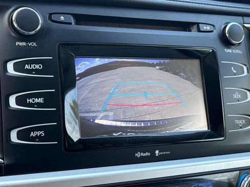 Used 2015 Toyota Highlander Plus FWD image 23