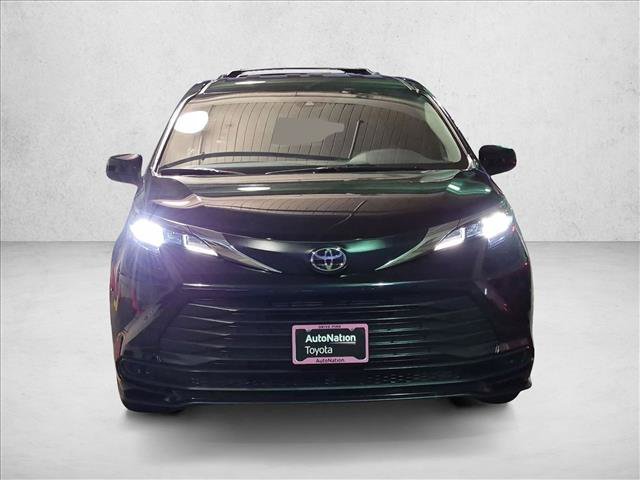 Certified 2026 Toyota Sienna LE FWD image 2